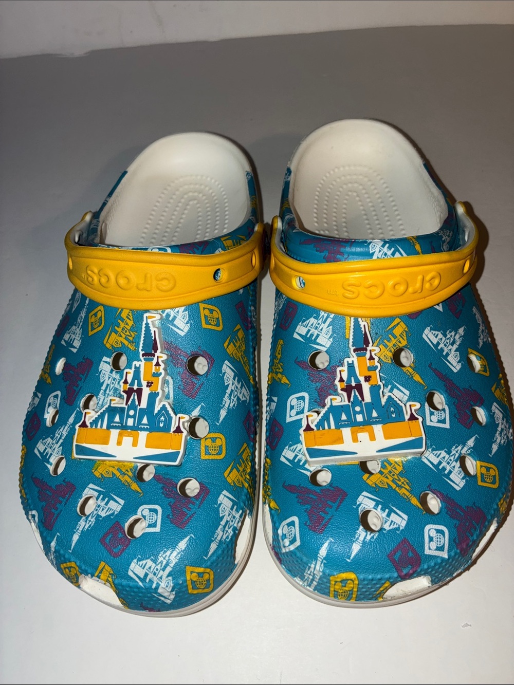 Disney World Cinderella Castle Crocs, Size Women’s 8 / Men’s 6 - Picture 2 of 12